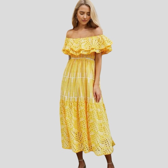 CHICWISH Off-Shoulder Tiered Ruffle Embroidered Eyelet Dress Size M/L - Picture 1 of 13